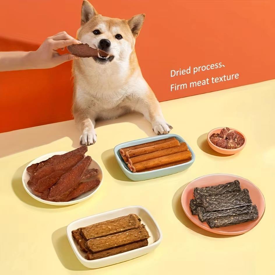 Croquetas de pollo con forma de mascota, envueltas en cuero crudo: un delicioso y natural tentempié de carne para perros de todas las razas.