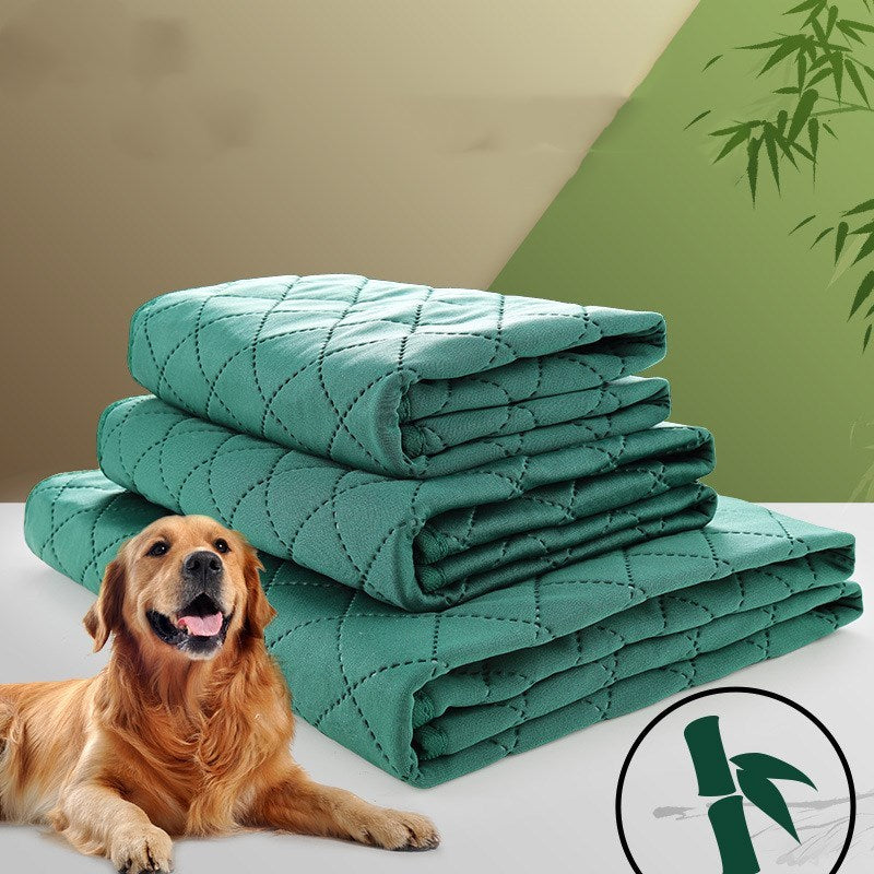 Alfombrilla antideslizante para mascotas con fibra de bambú natural, ideal para el entrenamiento y con propiedades desodorizantes y repelentes de la humedad.