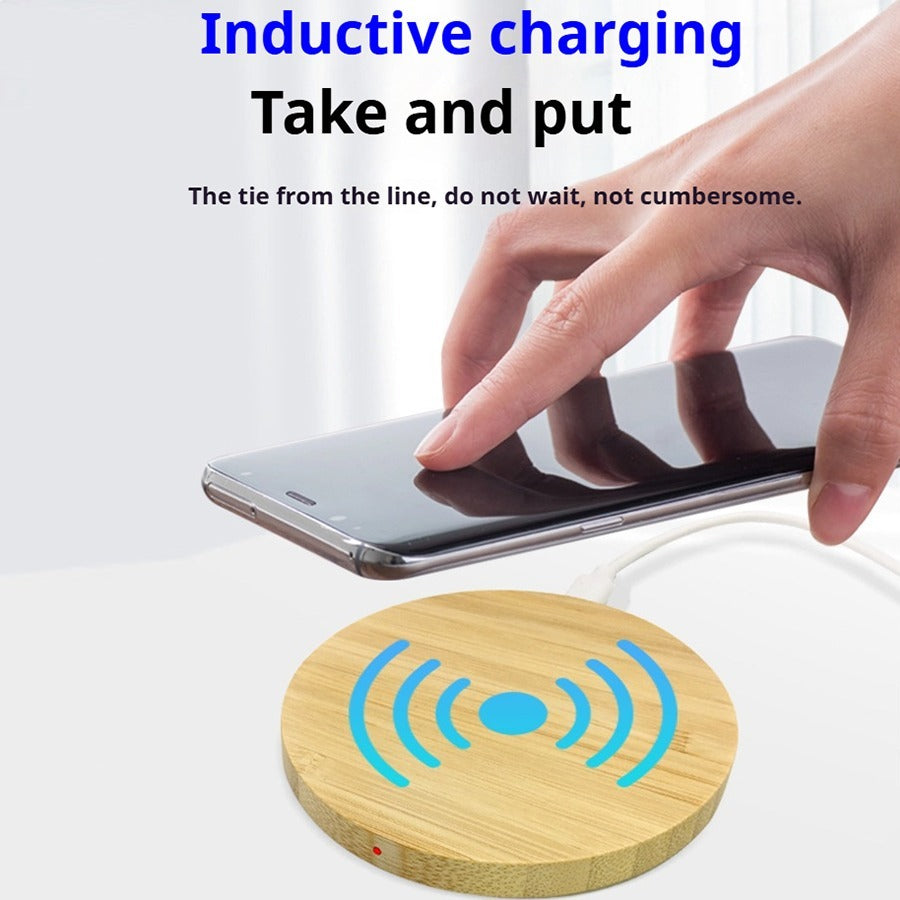 Cargador inalámbrico vertical de bambú, ideal para uso en casa, oficina y viajes. Diseño con doble bobina, compatible con pantallas horizontales y verticales. Compatible con todo tipo de dispositivos de carga inalámbrica.