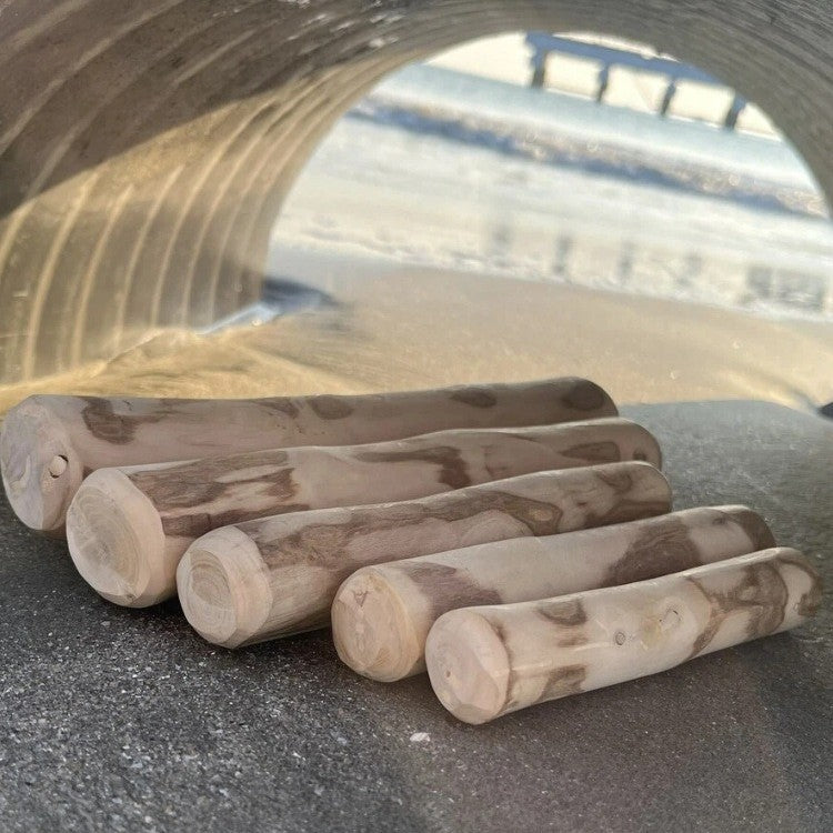 Juguete masticable para perros hecho de madera de café natural